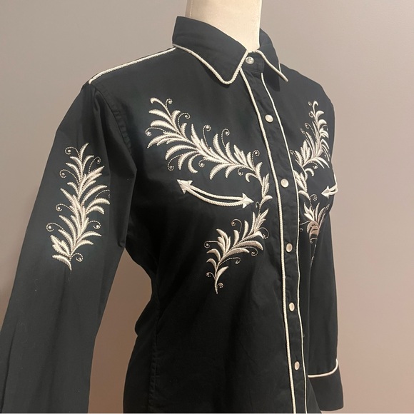 Women’s Pan Handle Slim Western Embroidered Pearl Snap Top - Picture 3 of 9